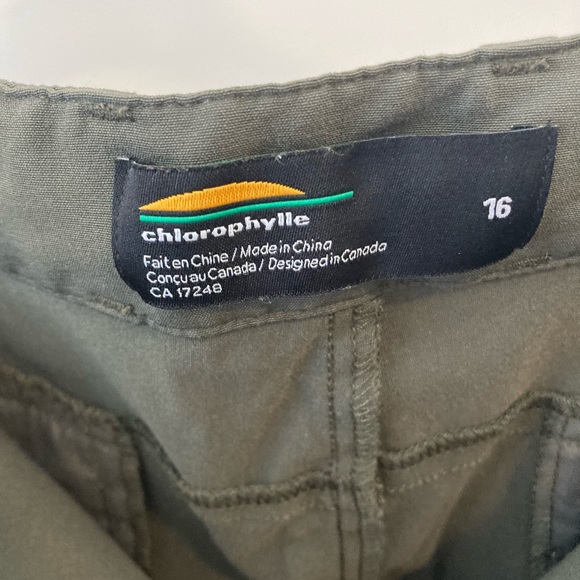 Green Cargo Shorts with Knee Length and Durable Material - Picture 10 of 12